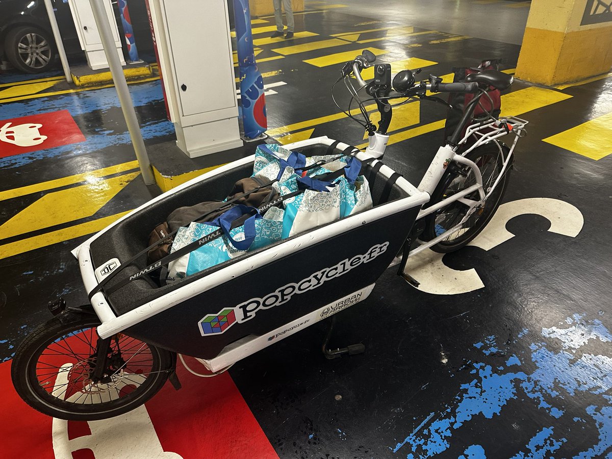 MDB_BB's tweet image. Voilà pour @JulienOdoul c’est Kdo 🎁
Les courses pour une famille de 4 et le vélo n’est pas plein

Et qd il pleut, on a inventé le #Kway

C fou le nombre de politiciens qui expliquent ce qu’on ne peut pas faire à vélo. Il faut leur faire faire du vélo ça leur fera du bien 😅🧠🚲