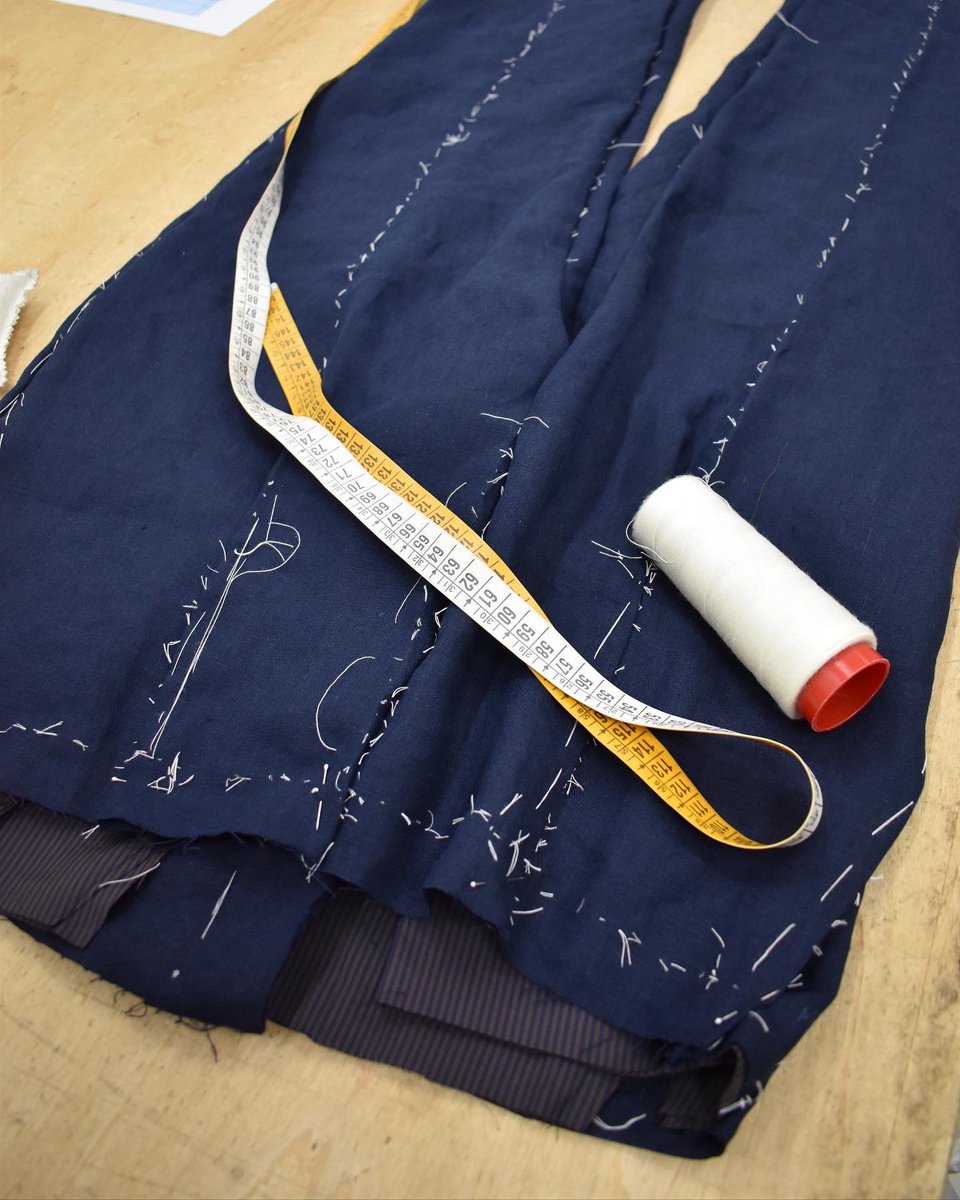 Santillo1970's tweet image. Live from Santillo #headquarters 🧵🪡

#bespoke #trouser #linen #tailoring