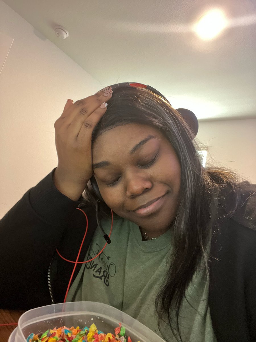 alyssa8a's tweet photo. @arield6131  MOOD https://t.co/07beEdvJMb