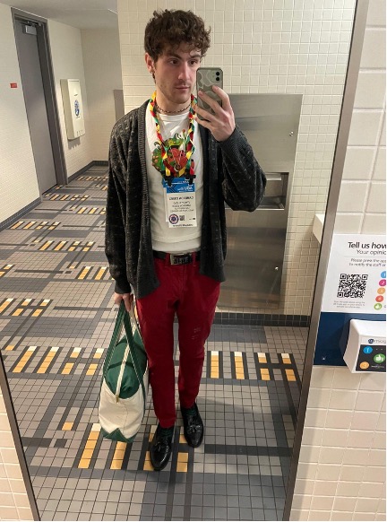 queeragu's tweet image. Kicking off member spotlights, we proudly introduce Cameron Essex (they/them)! They hail from the department of geosciences at the University of Wisconsin-Milwaukee. Within AGQ, they are a part of external communications, fall planning, and social media! #queerscience @theAGU