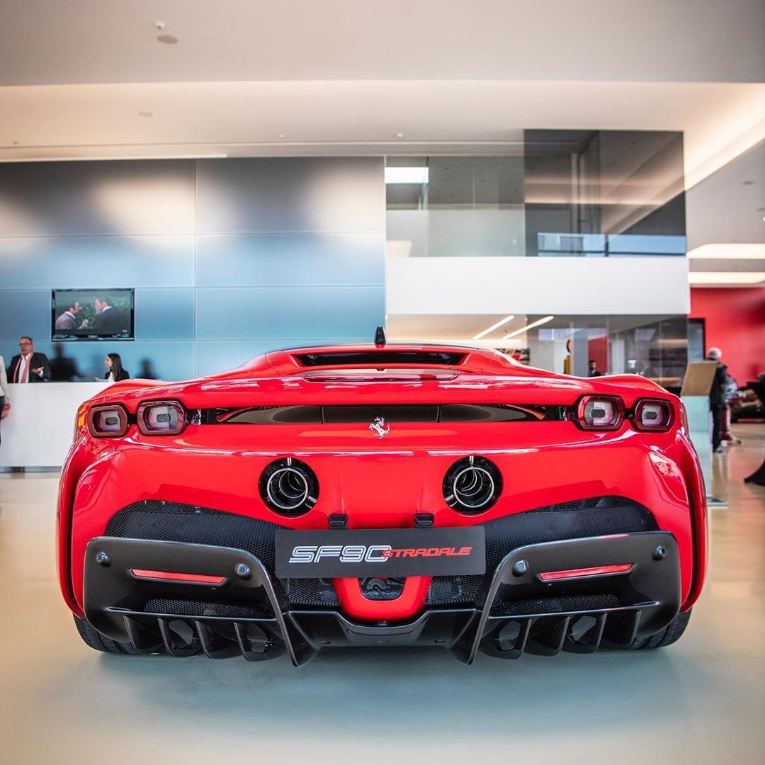 michele69028102's tweet photo. #ferrari sf90 stradale https://t.co/OLeJiUa2Hl
