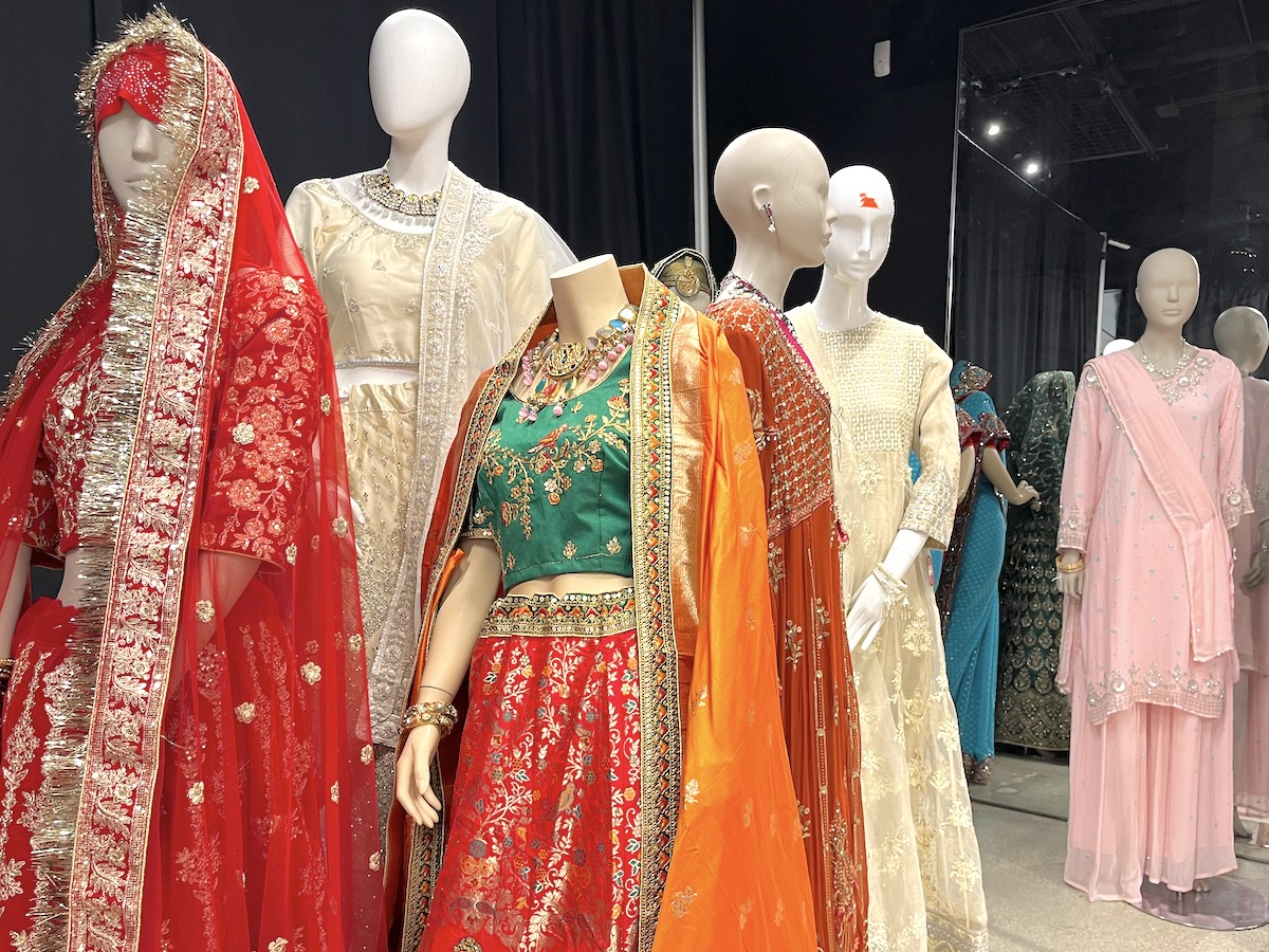 StoreReporter_'s tweet photo. This week's Store Reporter is all about boutiques:
👗2 the 9s teen formalwear &amp; Melashops Indian &amp; Pakistani clothing both open at @WestfieldMON mall.
👛Rockville's #LeBonday will move to #CongressionalPlaza &amp; focus on designer goods. It's all here:
➡️ https://t.co/KXv3qdLBAs https://t.co/CgiHyqxXM9