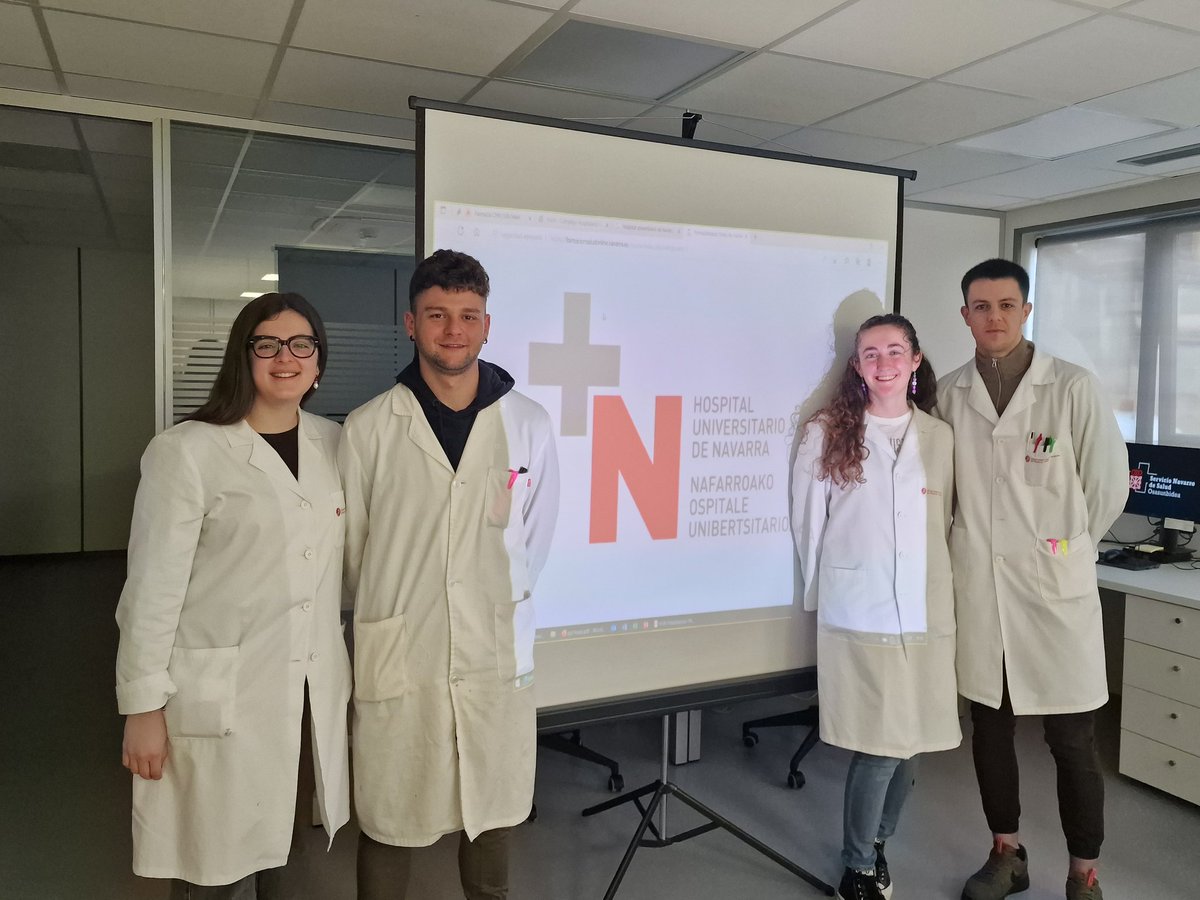 farmaciahun's tweet photo. Damos las gracias a nuestros brillantes alumnos de la facultad de farmacia de @unav. Esther, Itziar, Iñigo y Kevin, por estos tres meses juntos 🎓🏥. Muchísima suerte!!🙌 https://t.co/fDBOSAc1J3