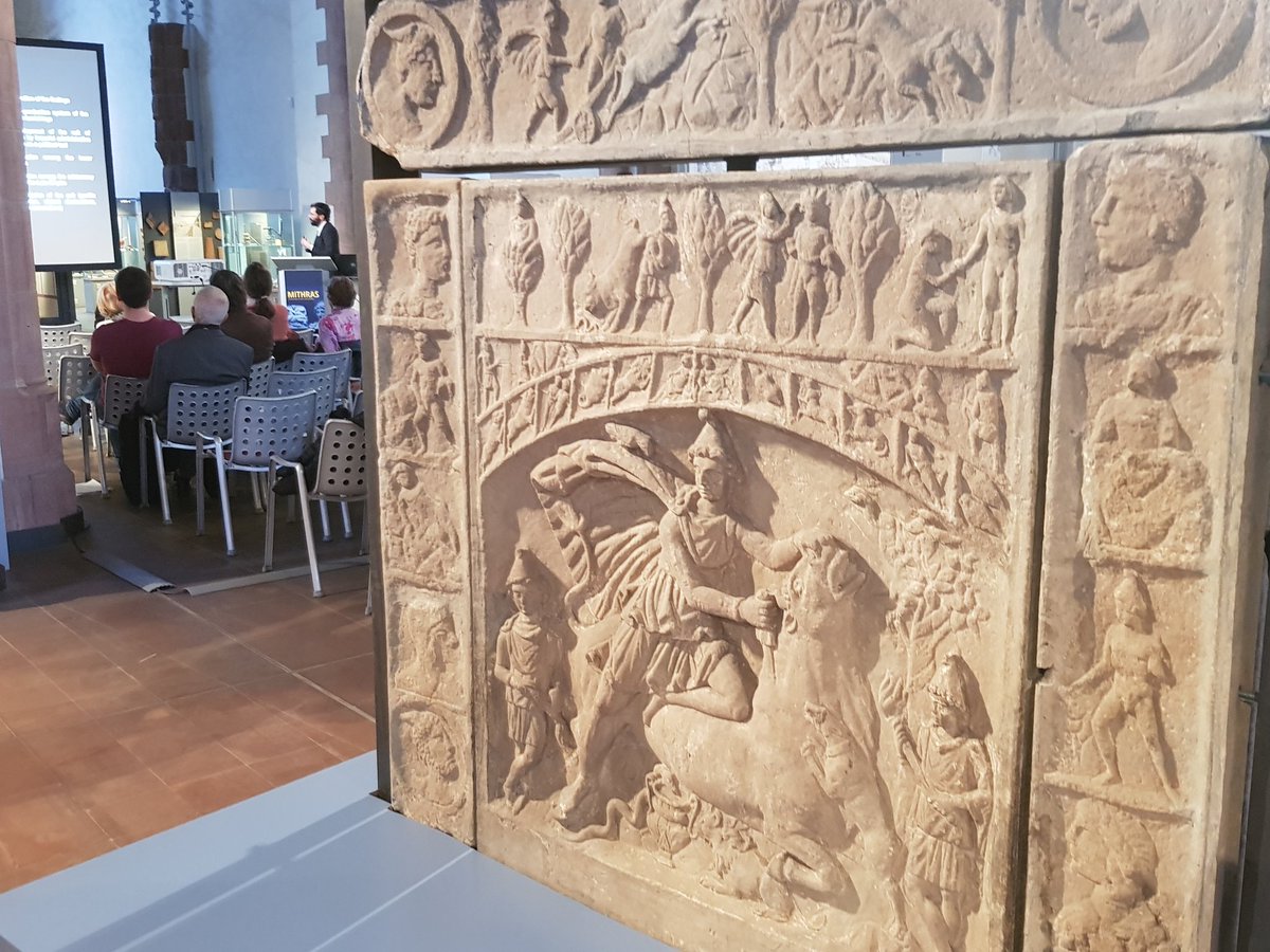 ItalyinFFM's tweet image. Stasera al @Archaeol_Museum Ffm il Dr Nicola Luciani (Univ. Udine) sta affascinando il pubblico🇩🇪 e 🇮🇹 sulle nuove scoperte, i contesti sociali e politici del culto mitraico ed i ritrovamenti nel parco arch.di Vulci @SoprArcheologia e in Etruria Regio VII #Mithras 
@ItalyinFFM