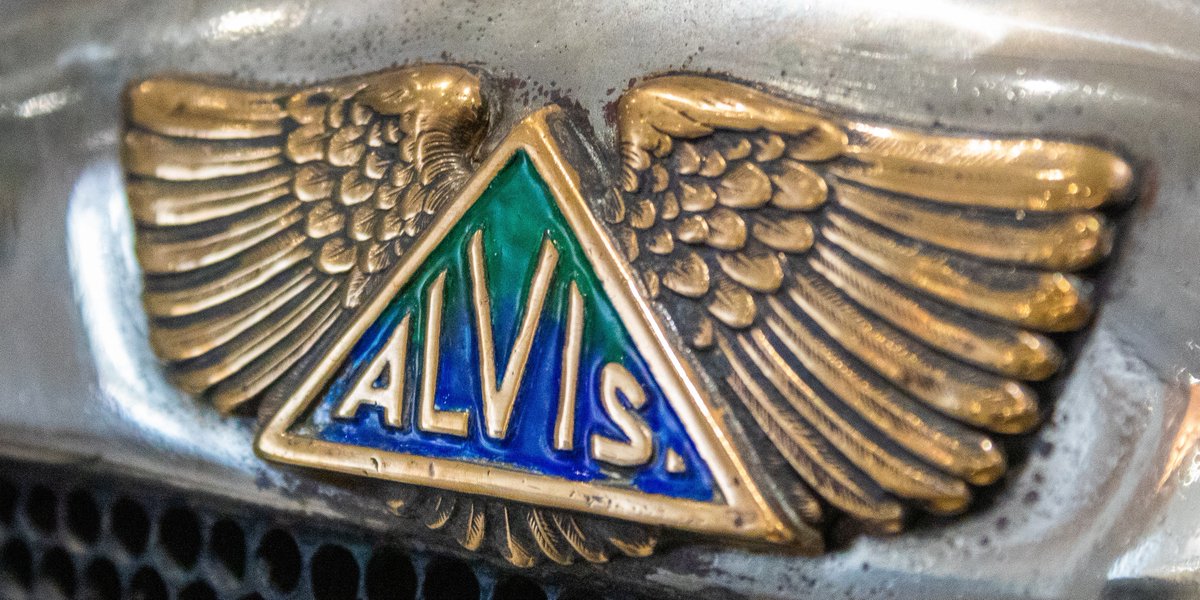 AlvisCarCompany's tweet image. Did you know the original Alvis badge wasn't our famous #RedTriangle ?

It used to point in the opposite direction and featured blue and green. Who knows why it was changed?

#Alvis