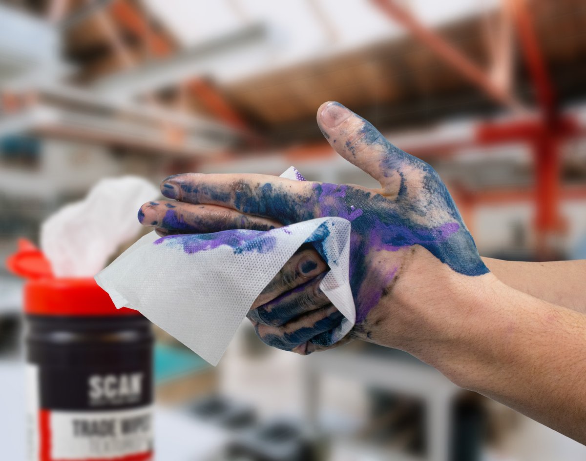 Messy Day? Our XL Trade Wipes are amazing at breaking down and #cleaning paints, sealants, adhesives and much more! Get some for your #workshop now! 🎨 🙌 #safetymadesimple