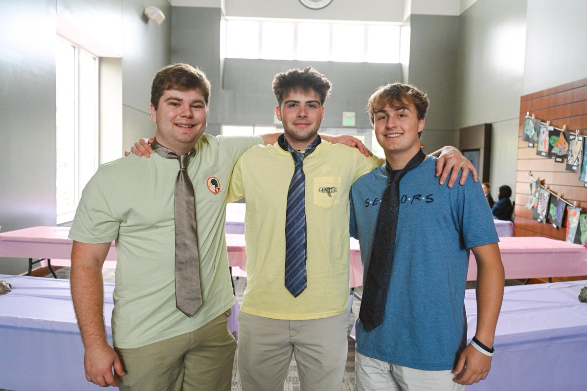 JacksonAcademy's tweet photo. Seniors learn life skills! 🚗 👔 🎣

Seniors practiced changing a tire, learning about a 401k, lighting a charcoal fire and grilling safety, tying bow ties and dress ties, and angling skills. The day was designed to help seniors prepare for their next steps into the real world. https://t.co/Getmo5Z7Bk