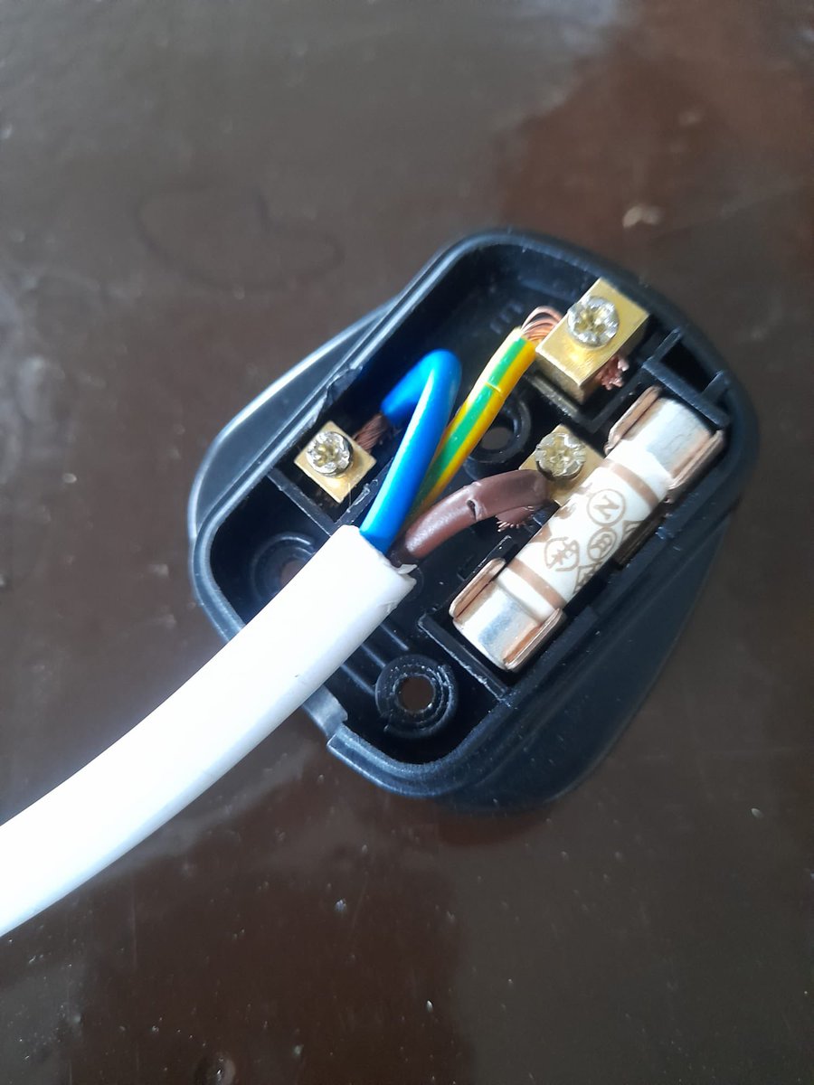 PatchwayS's tweet photo. Year 11 have been wiring plugs this week! We have some electricians in the making! #ambitious #respectful #excellent @olympustrust @patchwayc_s https://t.co/O3jDUfweGW