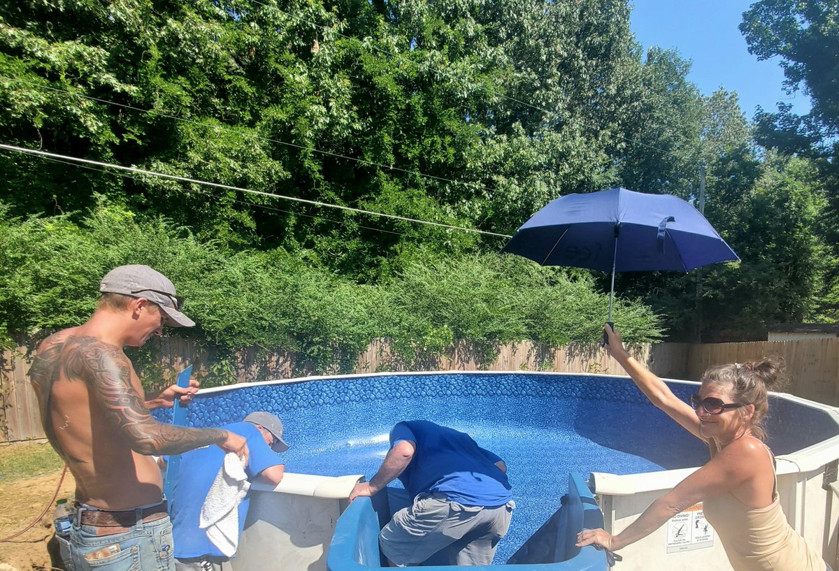 RSPInstallCrew's tweet photo. When it's 103° and the big boss shows up to the jobsite you throw him a little shade.... ☂️
#Throwback #Summer 2022 #ThrowingShade #InwallStepInspection #RSPInstallCrew https://t.co/hz0jMiG7x5