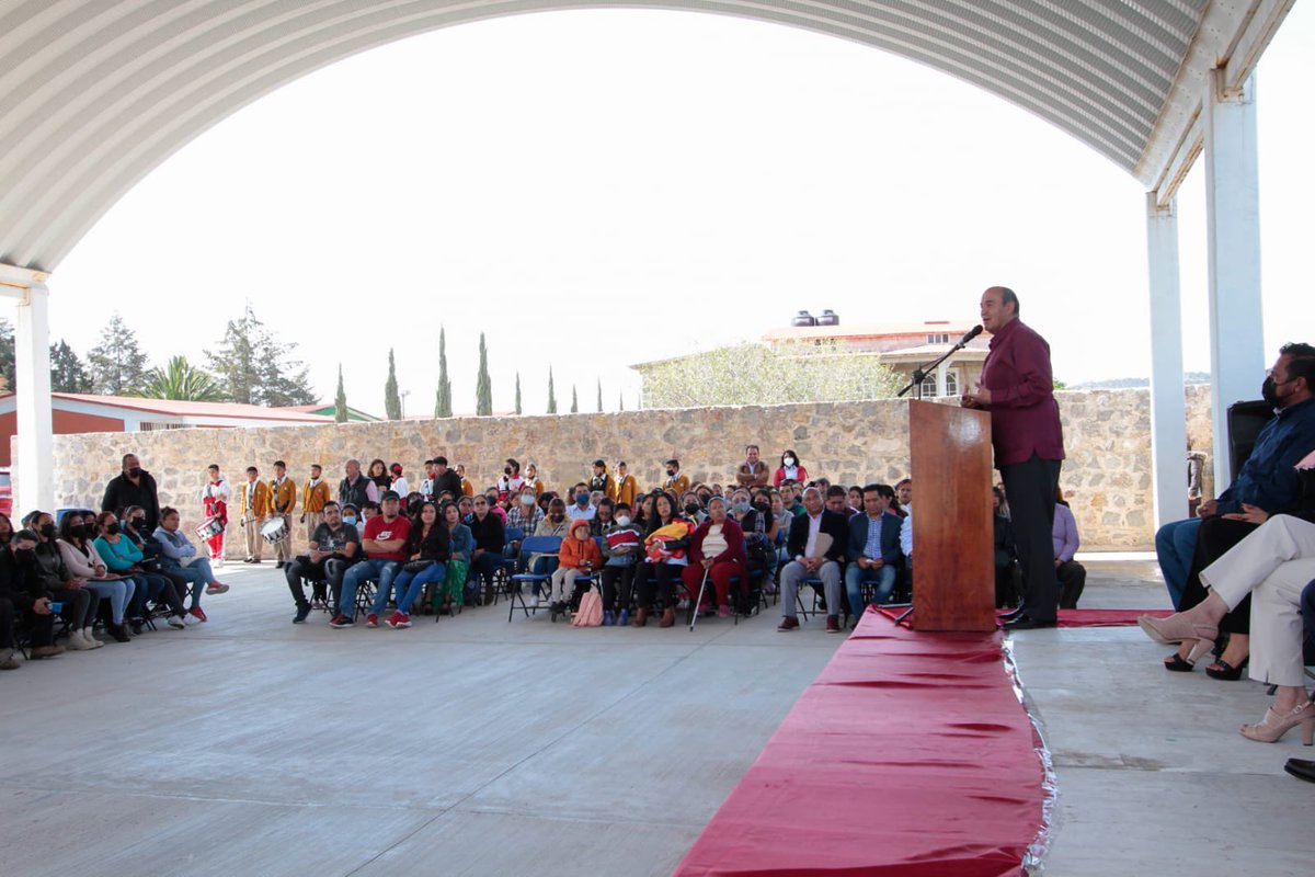 Iniciamos gira de trabajo por la región Tula-Tepeji con la visita a la escuela secundaria Técnica 51 de #AtotonilcoDeTula, en la que con una inversión de más de 3 millones de pesos se beneficia a 514 estudiantes, a través de la entrega de 3 aulas. 

En el gobierno que encabeza