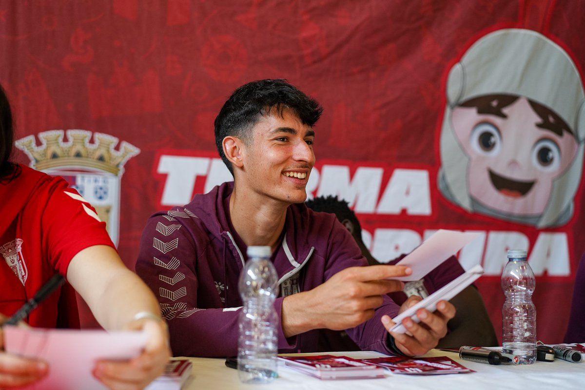 scbragaformacao's tweet photo. Dias que valem a pena ❤️

Fonseca, Roger e Yan Said estiveram presentes na #TurmaGverreira no Colégio Teresiano 🔴⚪

#QueremosMais https://t.co/ArjApkymK4