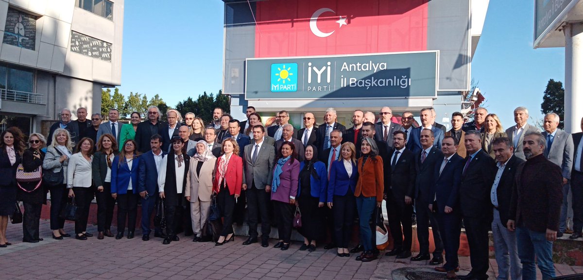 mehmetbasarantr's tweet photo. İYİ Parti Antalya İl Başkanlığımızda düzenlenen tanıtım ve bilgilendirme programında İl Başkanımız Vahdet Afşin Karacan ve Milletvekili aday adayı arkadaşlarımızla bir araya geldik.

İktidar yolunda birlikte yürüdüğümüz tüm aday adayı arkadaşlarıma başarılar dilerim. + https://t.co/8wdJePoL1y