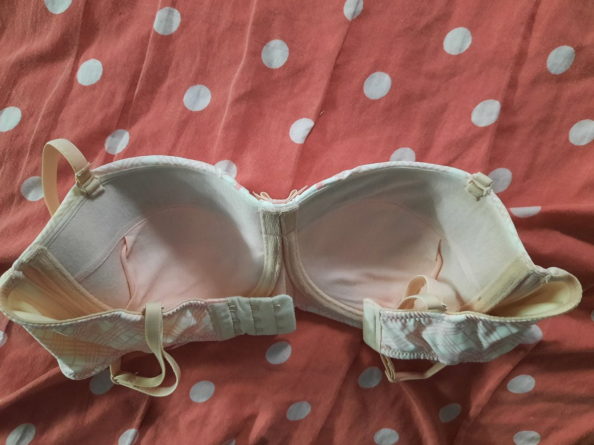 Yengesinin sutyenlerine boşalan gizlimiz sizde gönderin paylasalim