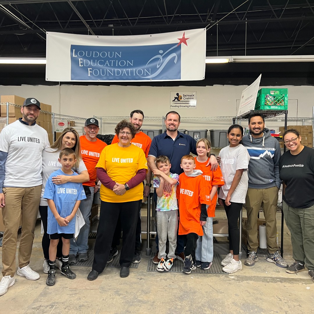 UWNCA's tweet image. Last week, @LEF4LCPS and United Way NCA volunteers packed 945 bags of #WeekendMeals to be distributed to 28 #LoudounCounty schools. Thank you to all the volunteers for your time and dedication to making a difference!

Volunteer with United Way NCA: bit.ly/3xVeOYr.
