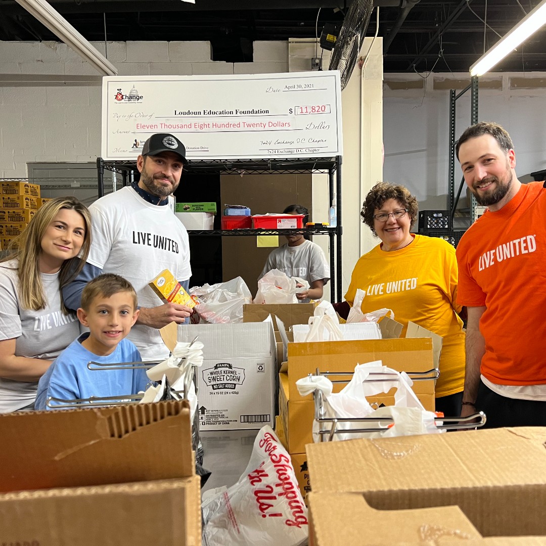 UWNCA's tweet image. Last week, @LEF4LCPS and United Way NCA volunteers packed 945 bags of #WeekendMeals to be distributed to 28 #LoudounCounty schools. Thank you to all the volunteers for your time and dedication to making a difference!

Volunteer with United Way NCA: bit.ly/3xVeOYr.