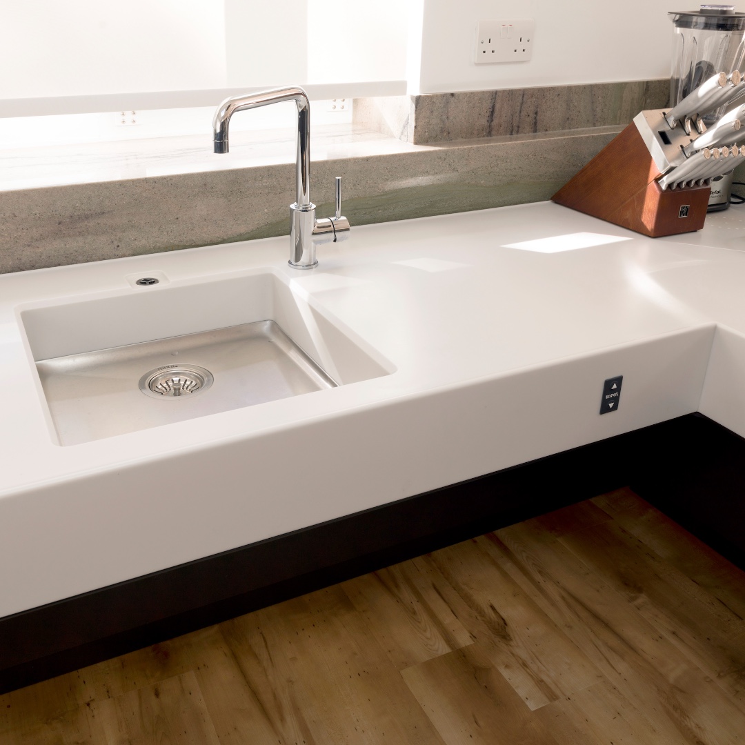 The worktop you didn't know you needed and why...

Our Freedom kitchen range features an adjustable height worktop that you can bring up and down with the touch of a button. This kitchen addition is perfect for so many different scenarios like couples with big height differences