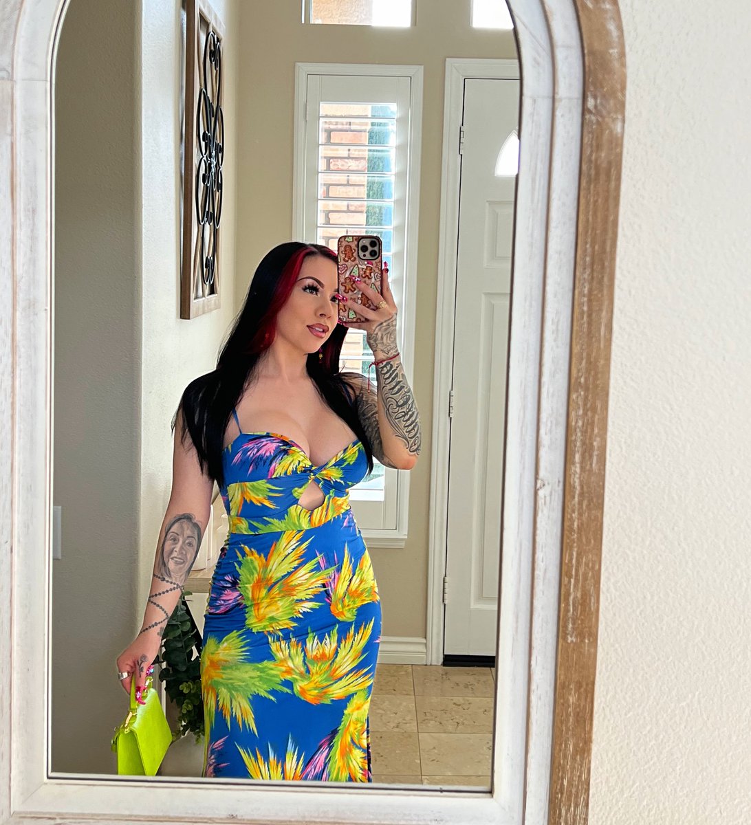 salice_roseee's tweet image. &amp;amp; the summer dresses come out 💛