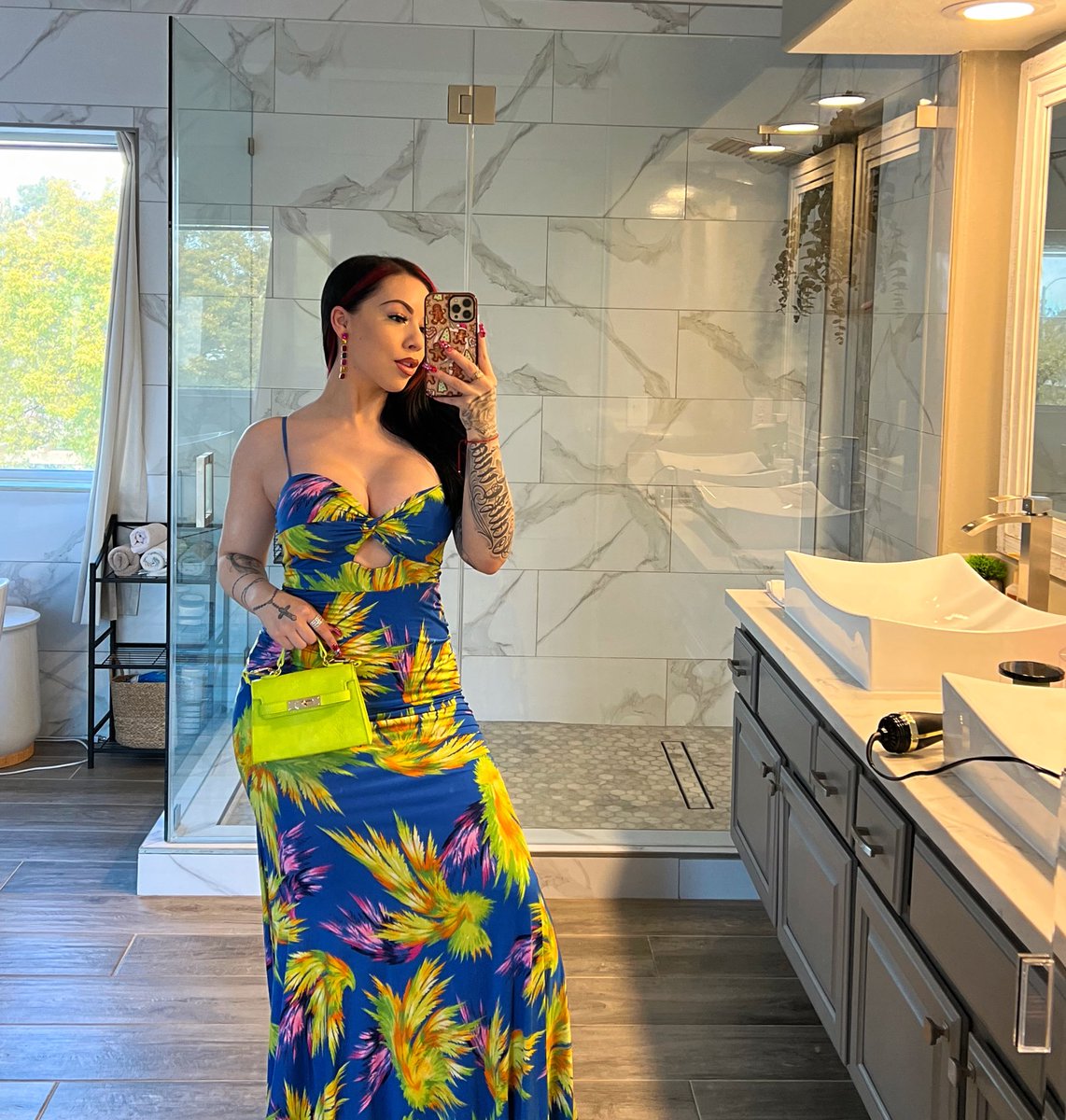 salice_roseee's tweet image. &amp;amp; the summer dresses come out 💛