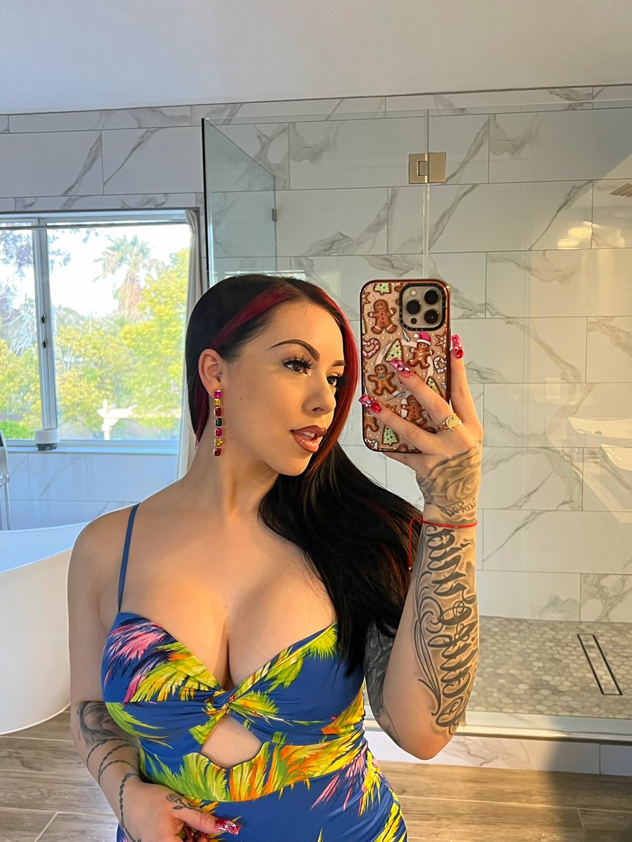 salice_roseee's tweet image. &amp;amp; the summer dresses come out 💛