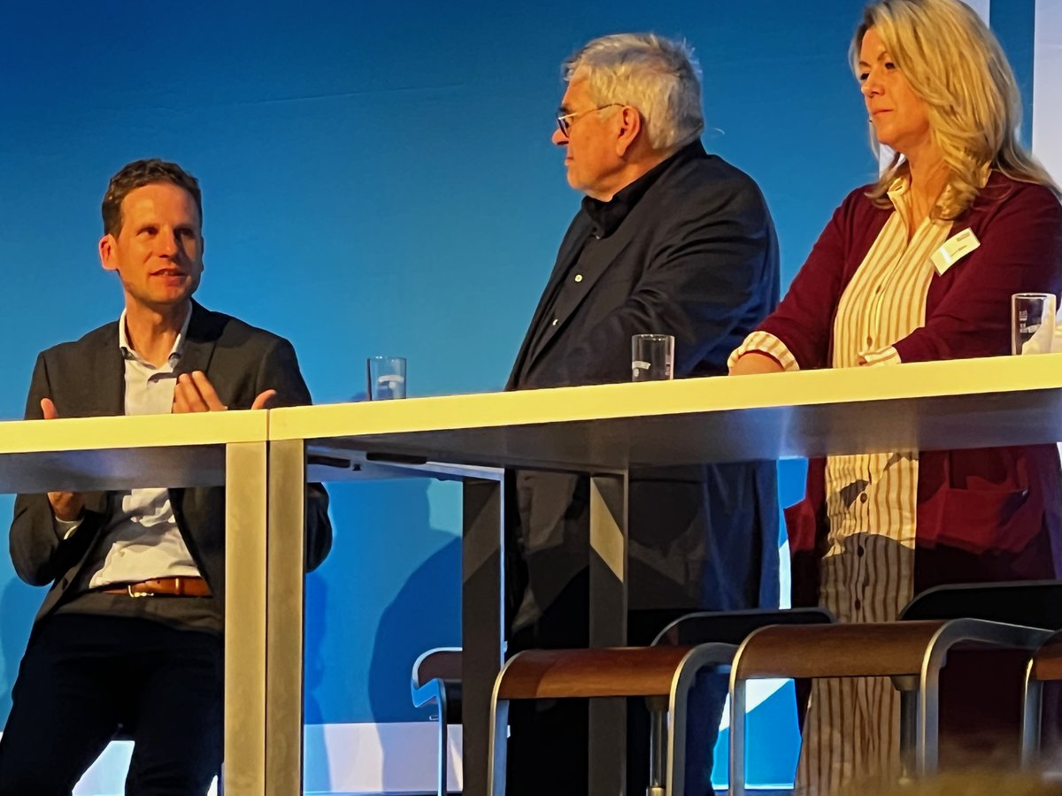 ProfKunze's tweet photo. Gestern habe ich auf der #Automobilzulieferkonferenz der @IGMetall und der @boeckler_de in Hannover einem Workshop die Ergebnisse unseres #DigiReady Projekts am @KNFutureWorkLab mit der @AgenturQ vorgestellt. Vielen Dank für die Einladung! https://t.co/KYrFpC3bD8