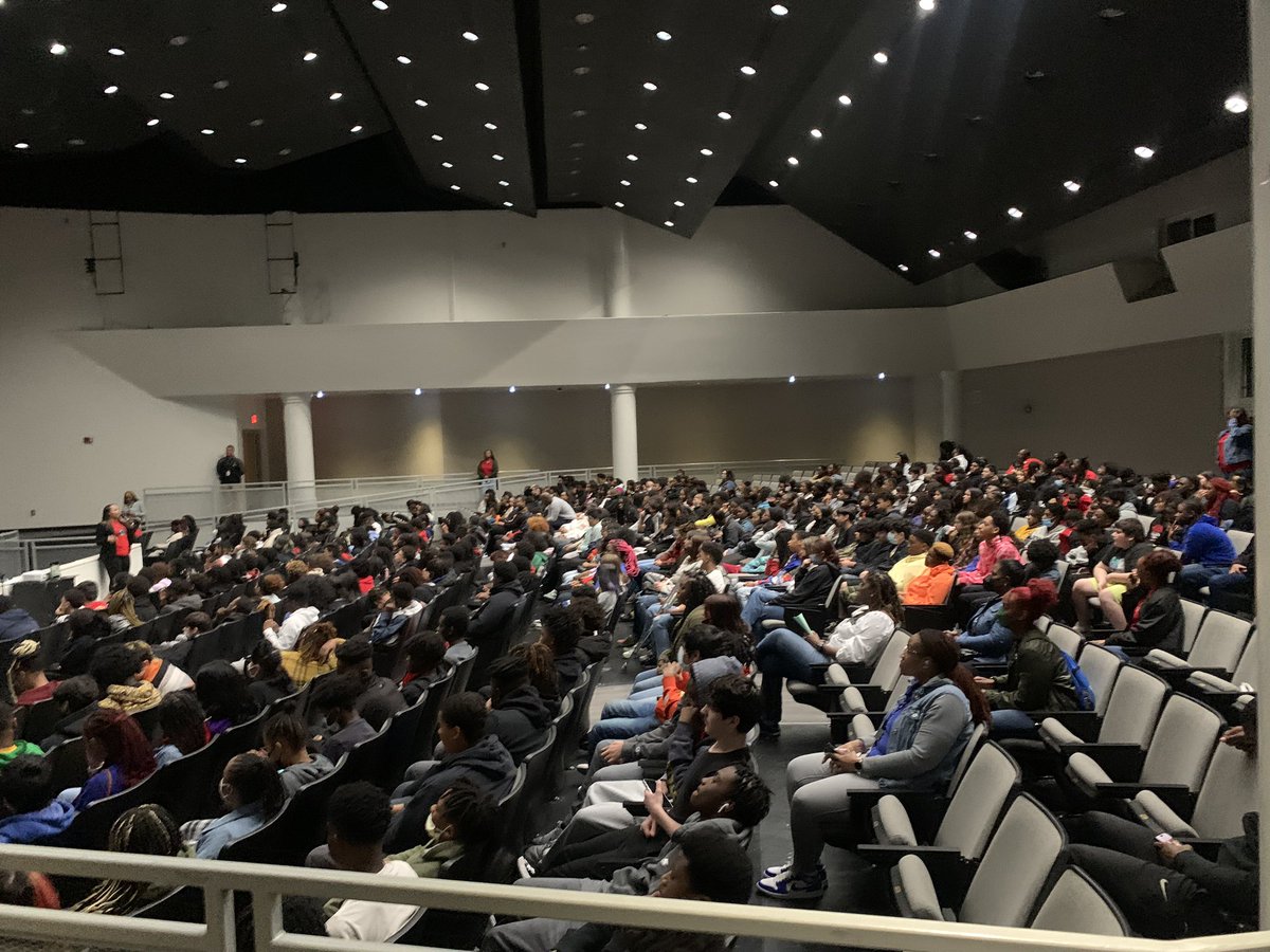 director_EPIC's tweet photo. We had a great time hosting our future Bulldogs, Class of 2027, this morning. Finish your middle school strong and we look forward to having you all here in the fall to begin another journey. Thanks to the staff of CMS, DMS, EMS, and MMS who chaperoned.       We Are Rockdale! https://t.co/jPvoKCBrIr