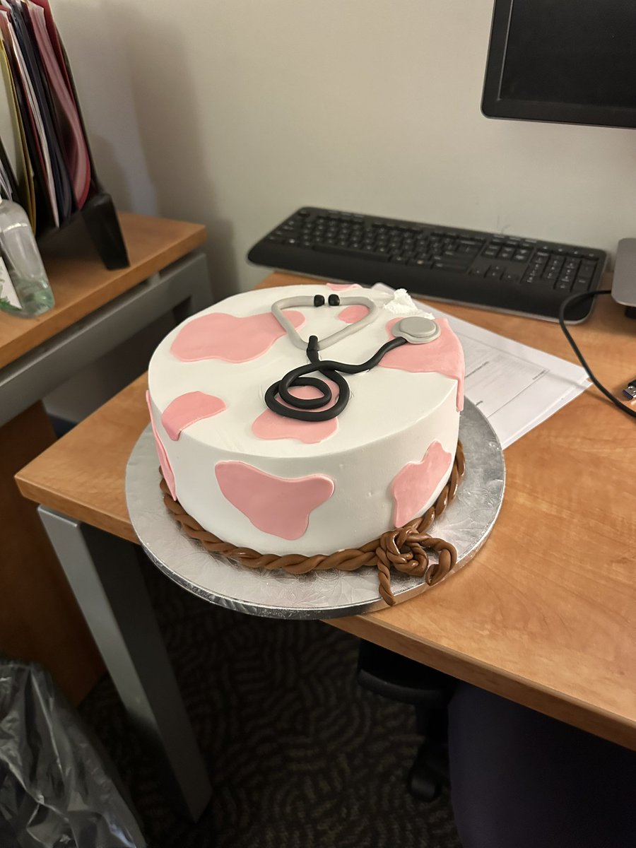 Blanks_TE's tweet image. A day late, but my girls surprised me! #hello36 #springbaby