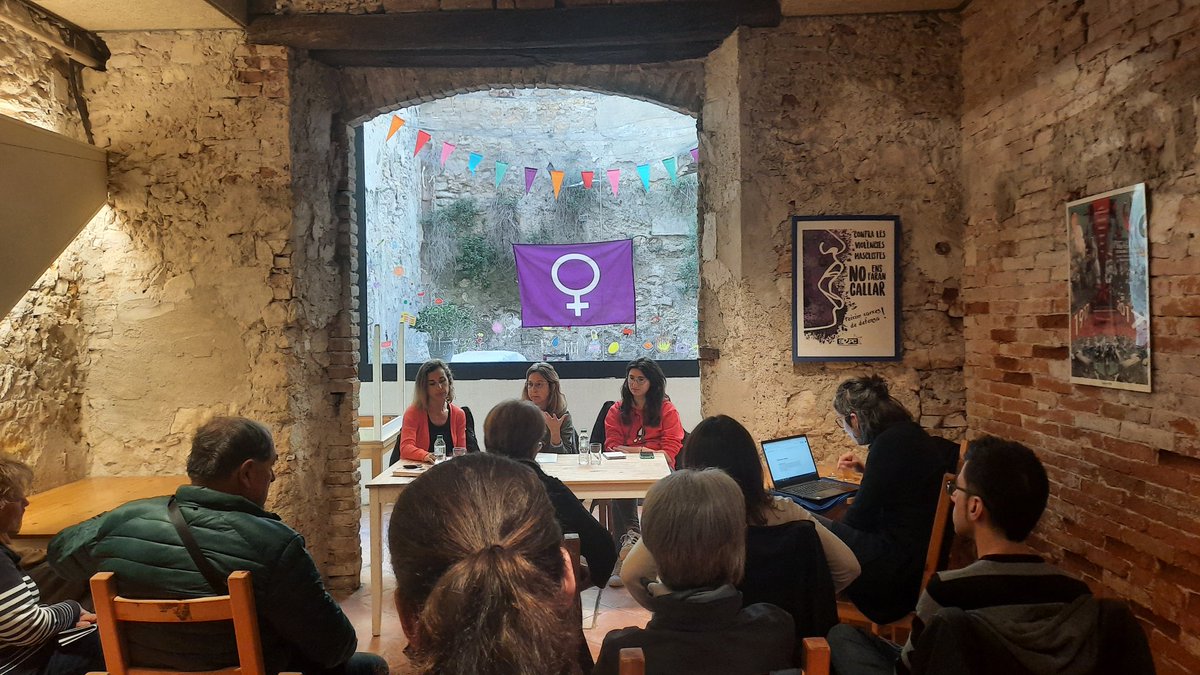 CUPTarragona's tweet photo. ⏩Ja en marxa el quart col·loqui del #FemPrograma!
👉Avui parlem transformació social, antiracisme, sobirania energètica i feminisme
👥Amb @EstradaLaia, Andrea Vides de @ape_camp i @Inesicasole https://t.co/BD4PsTzeLE