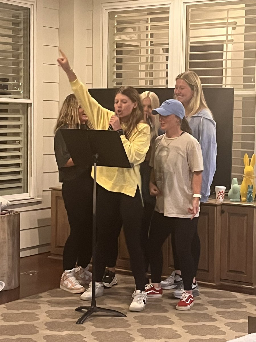NWCCSoftball's tweet photo. Lots of fun singing karaoke, playing games, and eating! Thank you @MichaelHeindl and family for having us over even though I’m sure we might have been the loudest group you’ve hosted 🤣 #karaoke #teamfun #RangerUp #notsingers @andrewdalephd #softballfamily https://t.co/X5lGahoeS9