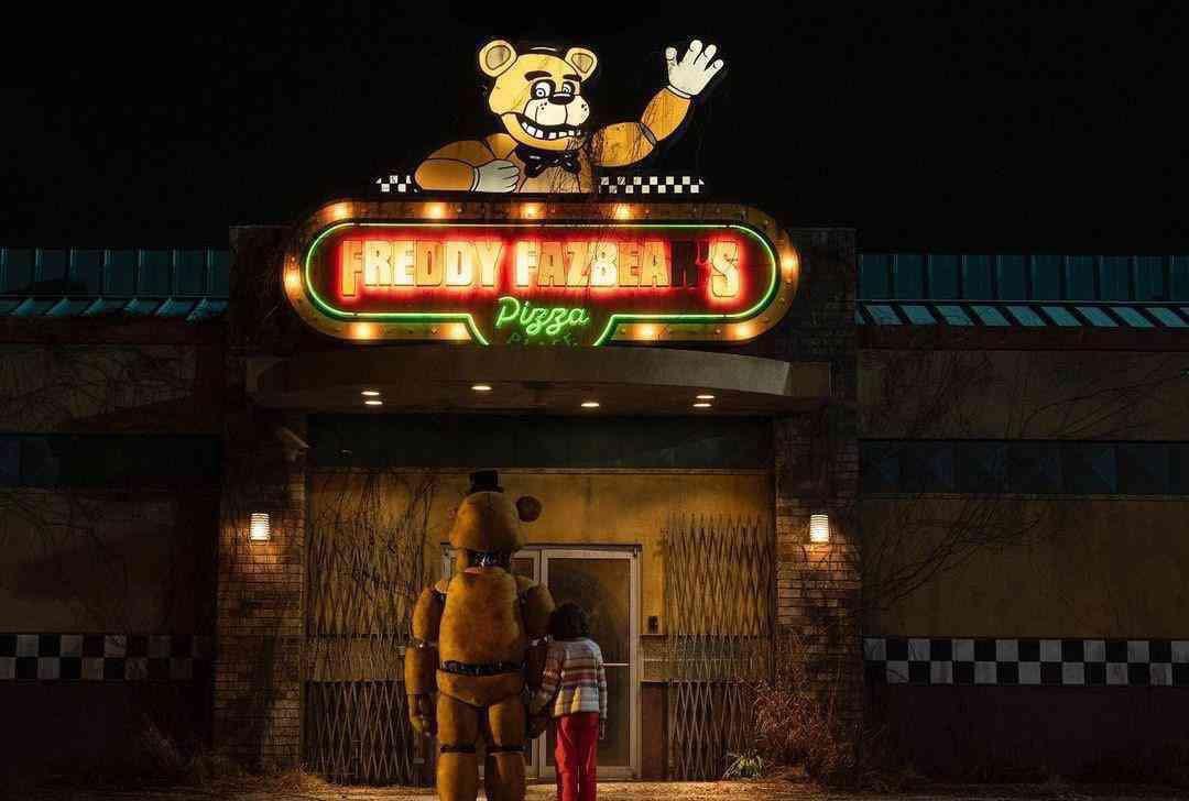 horrorlosers's tweet photo. Es real. Por fin, la primera imagen oficial de FIVE NIGHTS AT FREDDY'S la adaptación del videojuego de terror de Blumhouse que ya tiene fecha de estreno: la veremos en octubre. https://t.co/0AZriQfvAt