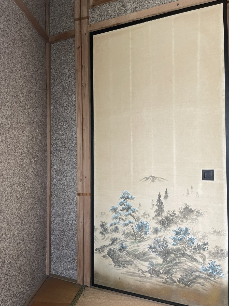 rnEe79Ihs92Wrft's tweet photo. 柱の割れに
前住者のささやかな抵抗跡が
微笑ましい https://t.co/E4SQUR1m8b