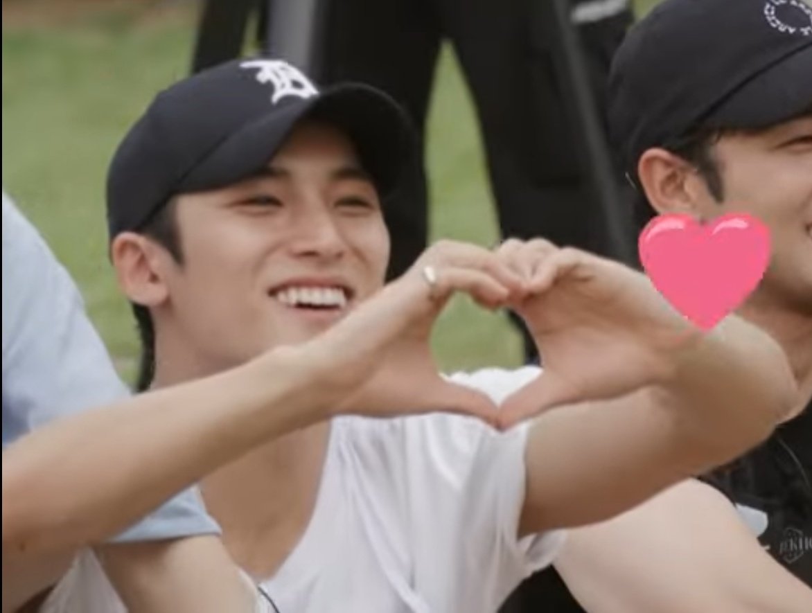 hobihanihae_'s tweet image. happy birthday sexbomb mingyu!!!! 💙💙🐶 #mingyuday #MinGYUMakeMySpring  @pledis_17