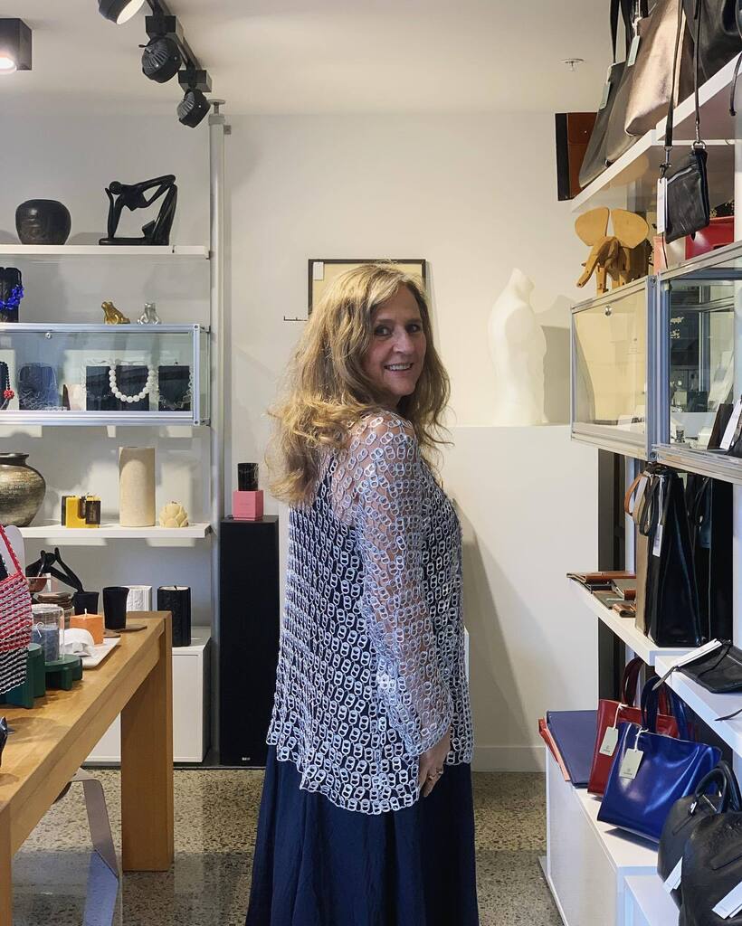 Our fabulous neighbour and friend, fashion designer @tanyacarlsondesigner trying on <a href="/escamastudio/">Escama Studio</a> ‘pull-tab blazer’  in store this arvo 🙌🏻