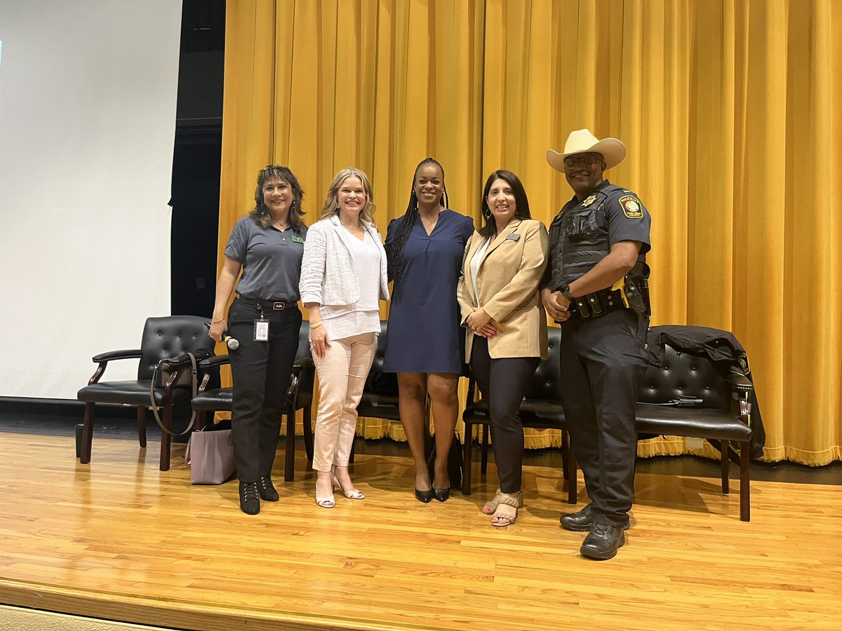 FBISD_HealthPE's tweet photo. Whole Child Health Wellness Fair - Thank you to all the families and students that came out tonight. The vendors and speakers were amazing! #KnowYourImpack https://t.co/adcIEsuhdj