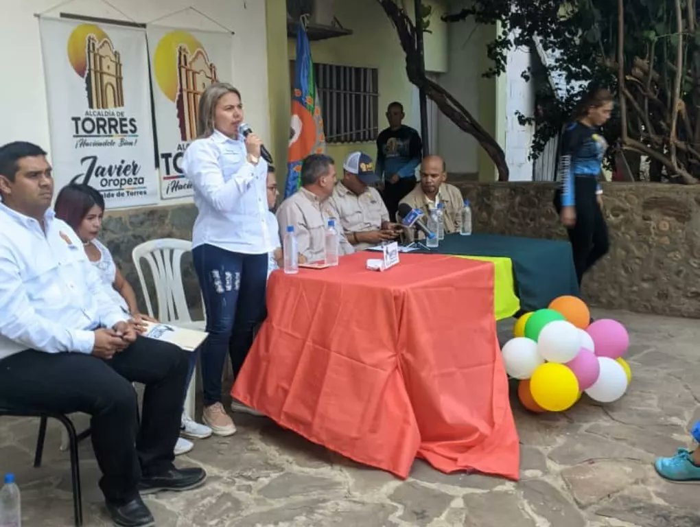 JohanagMora's tweet photo. #04Abril | Acto de Apertura de las Actividades Operativas del Instituto de Vivienda del Municipio #Torres IMVITOR Felicitaciones a ese Grandioso Equipo Liderado por el Alcalde @Javieroropeza que trabajan incansablemente por el progreso y bienestar en busca de soluciones reales. https://t.co/YYMinpf6Ug