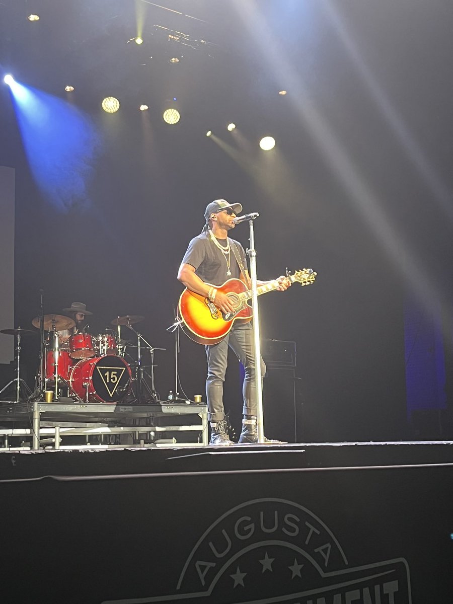 . <a href="/JimmieAllen/">Jimmie Allen</a> tearing down #PaigeParTee <a href="/PaigeSpiranac/">Paige Spiranac</a>