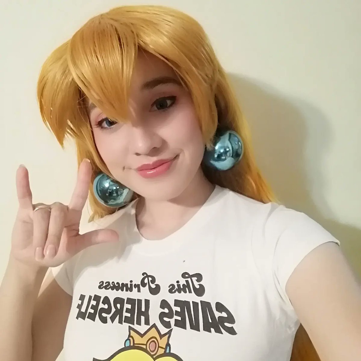 DlightRose's tweet photo. Ya vi #SuperMarioBrosMovie  y me encanto!!! Definitivamente la volvería a ver!! 💖💖💖 La música, referencias a los juegos y Bowser cantando!! Una joya!! ✨👌

#cosplay #cosmaker #cosplayergirl #Nintendo #SuperMarioBros #PrincessPeach https://t.co/l3dnTVC8hY