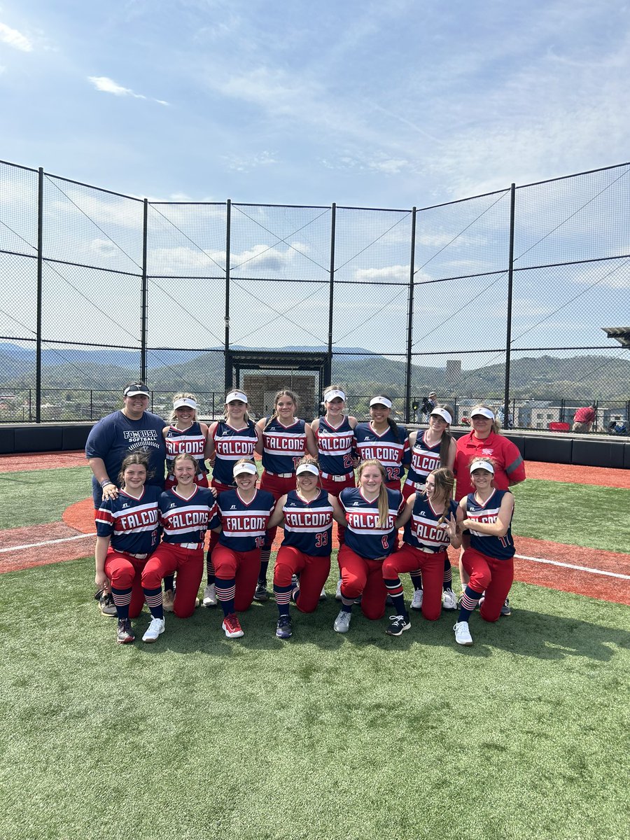 bushfastpitch's tweet photo. JV Lady Falcons had a strong showing on the field in Pigeon Forge going 3-0! We ate good and competed on the go cart track as well! #1team1goal https://t.co/ZQiwwZ0nkF
