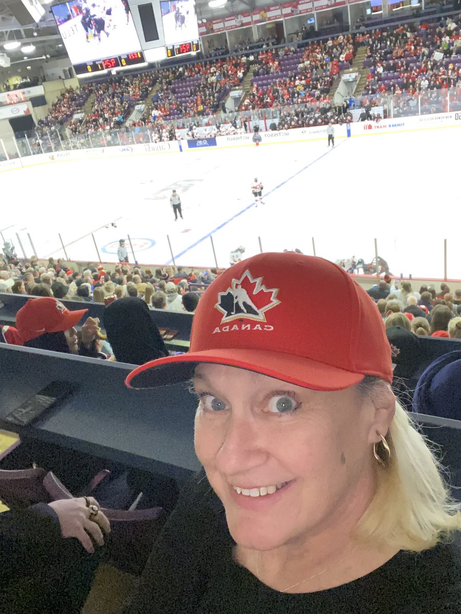 purelymphatic's tweet photo. @nursey16 great game tonight. I was so excited to see the best women in hockey! https://t.co/DFa3zmVu9y