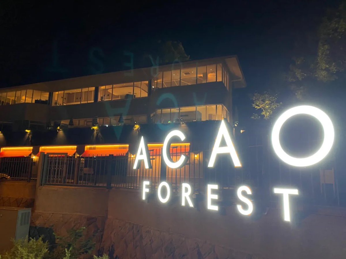 rinka06010's tweet photo. ACAO ROSE SQUARE🌹
ACAO FORESTの駐車場の目の前👀
令和4年4月にリニューアルオープンした熱海の新スポット✨
1階 薔薇堂（パン屋）
       ドーナツルーム（ドーナツショップ）
2階 Herb house（セレクトショップ）
3階 CODA ROSSA（ピッツェリア）
どのお店もほんと素敵❤
#ACAOROSESQUARE https://t.co/tjKcFK4GyX