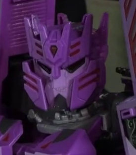 aries0083's tweet photo. I like the boxy head of the Nemesis, but I hate the mouf!!! #Transformers #TitanClass #TransformersLegacy https://t.co/9x31lP6tRS
