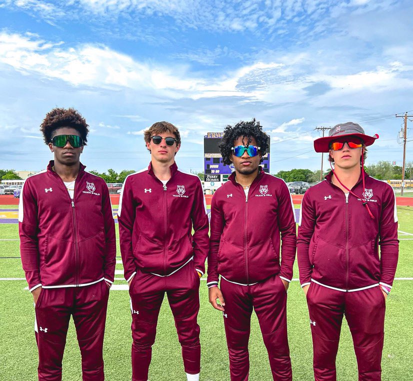 evelynifallon's tweet photo. Varsity Boys District Champs! 🥇 Proud of everyone and especially my little freshman. 4x100 🥇 1600 Relay 🥈#btp #areaqualifiers #freshmanyear @BarrettFallon12 _ @davenportwolves @buildthepack
@DavenportTrack #trackisfun https://t.co/XDgKnKZJS8
