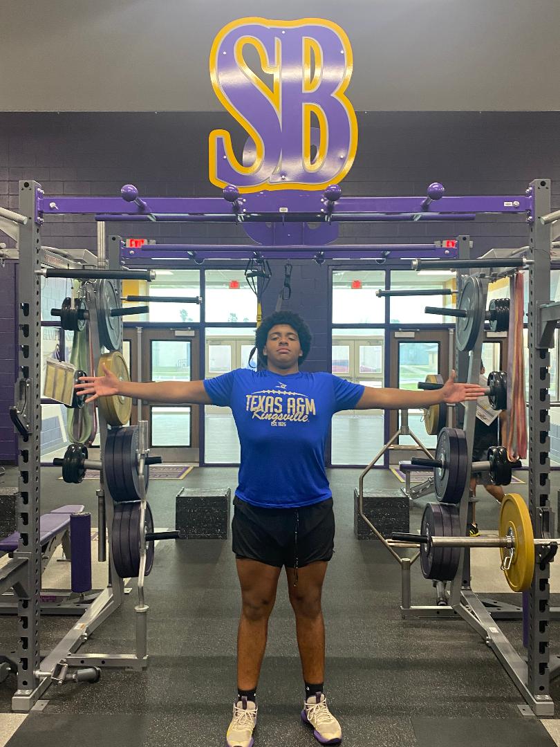 JohnnyOrlando11's tweet photo. Now that some of our seniors have found homes, let me introduce Off Tackle Sophomore @zaylen_graham Class of 2025. 6'4 250/ 3.5 GPA/ 79 inch wingspan #RECRUITtheWardog https://t.co/e0YC3gJuiU