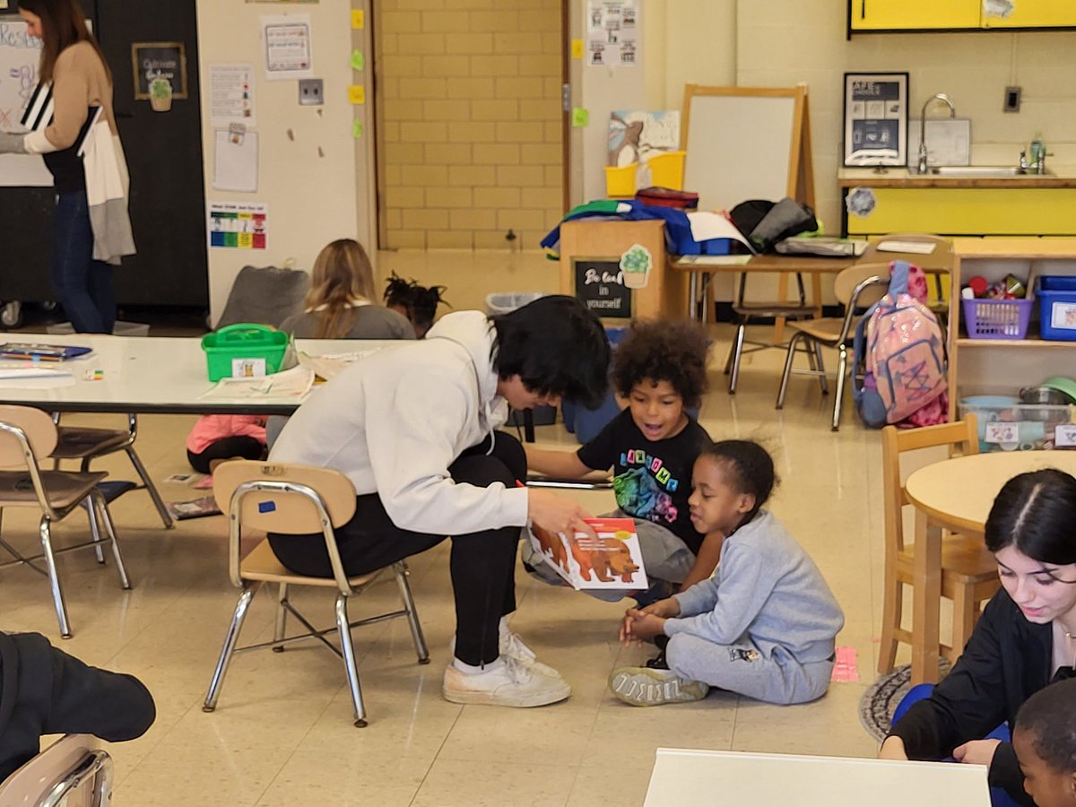 CMWNHSOfficial's tweet photo. The C. Milton Wright National Honor Society returned to Old Post Rd Elementary for the 2nd straight year on 3/29 to share our love of reading for March Into Literacy.

We love our Mustang-Penguin partnership! https://t.co/Fro4eTiMcO