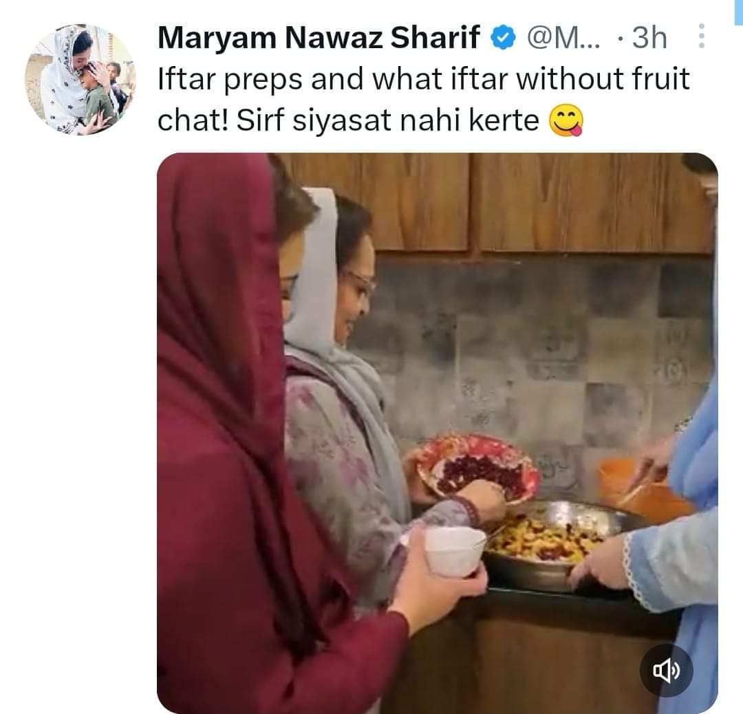 MatricPassYam's tweet photo. جب فواد حسن آپ کی ٹویٹ لکھنا بند کر دے تو پھر ششٹر ایسی انگلش لکھتی ہے۔

What iftar without fruit chat 😂😂😂 https://t.co/8aCXK0M5D1