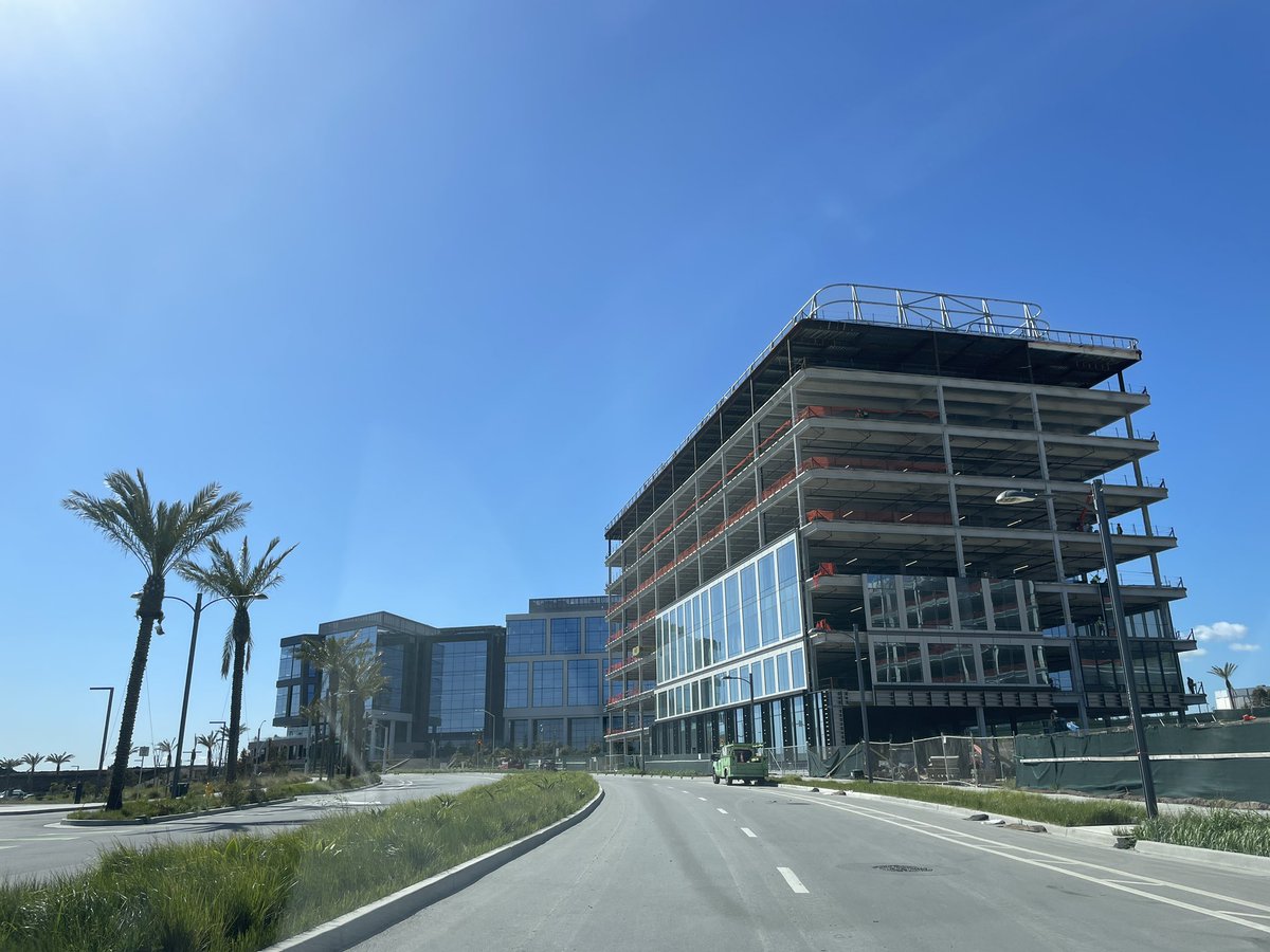 brokerblom's tweet photo. @Kilroyrealty’s Oyster Point Phase 2 in #SSF making progress. Skin starting to go on. #CRE #BayArea https://t.co/JofVk3GwDz