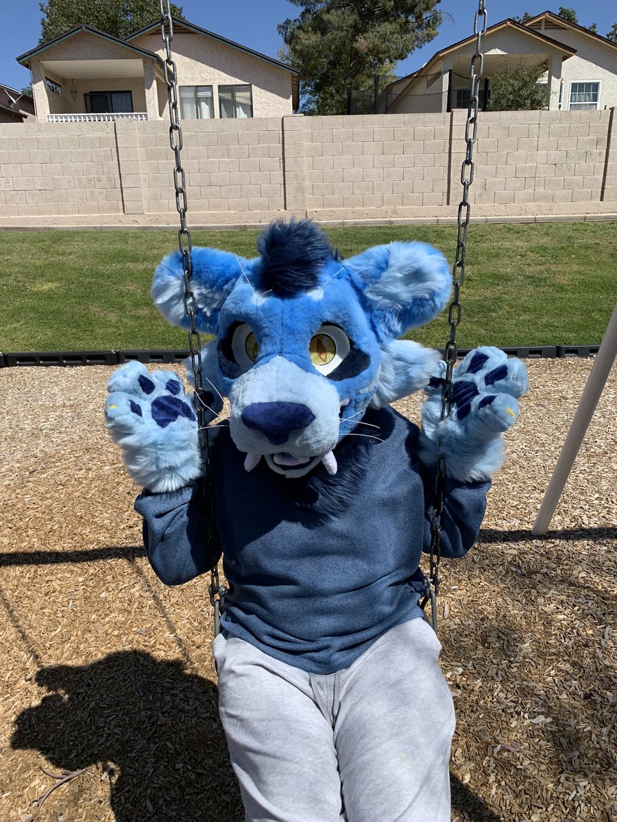 DeerCraftsSuits's tweet photo. ❄️Snowy Sabercat Mini Partial❄️
Just finished this guy up and they’re up for grabs! Asking 💲2️⃣k, Headbase by @because_fuzz , eyes and eye blanks @spiltgrapesoda , Handpaw pattern @pseudocanid , everything else by me!! Head fits 22-23” best, can fit 24” snug. DM if interested!!☃️ https://t.co/1vImfGC2Jk