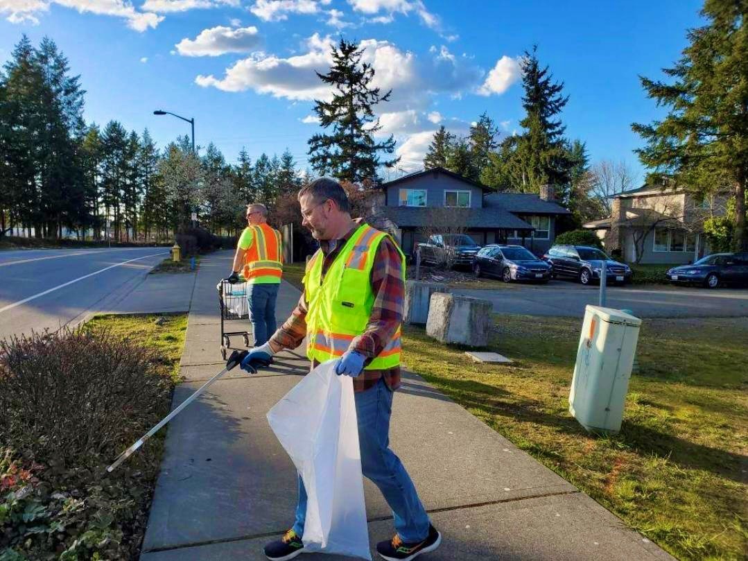 CovingtonWash's tweet photo. Yesterday, city staff conducted our Adopt-A-Street cleanup along Covington Way, collecting 13 bags of garbage, two shopping carts, & other items like a wood pallet, abandoned signs, etc. Interested in adopting a street? Visit https://t.co/OsXsrkP3XH.
#lovethecov #cleancovington https://t.co/FhUdhACjtm