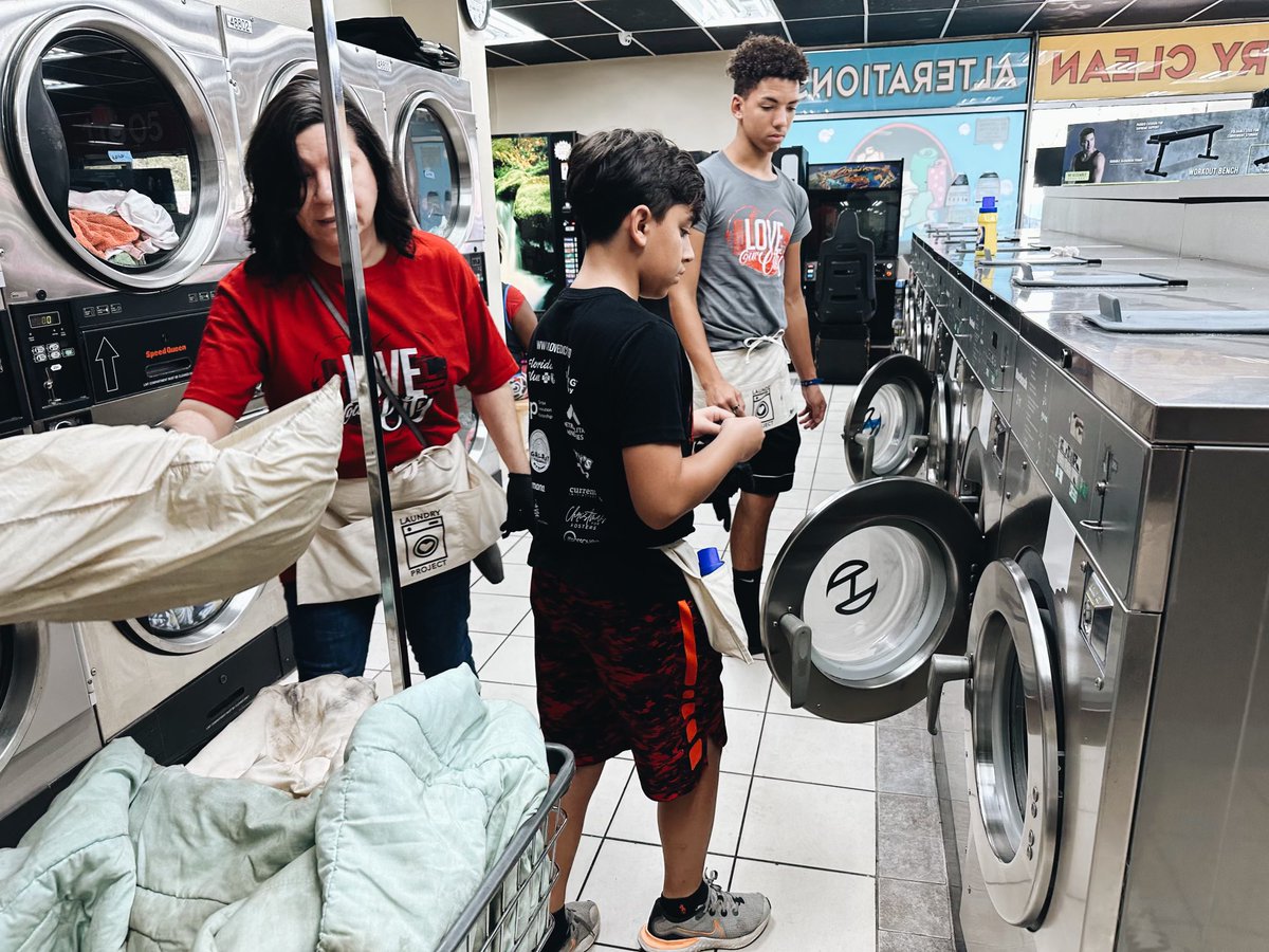 Last week in Tampa, FL we were dealing #SoapAndHope in Uptown as part of the #LoveOurCity initiative with our friends Love Our City/@crossover813!

Over 4 straight days, 98 families washed 1,094 loads (10,940 pounds) of laundry @ a total of 6 #LaundryProject events/2 laundromats!