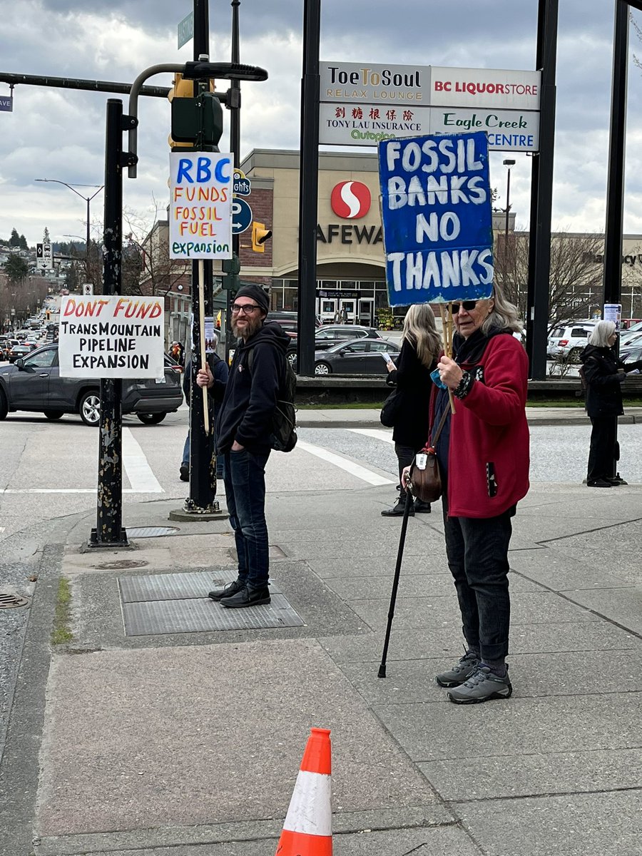 Telling RBC Royal Bank to stop funding the Trans Mountain  and Coastal Gaslink pipelines! RBC, stop funding climate disaster. Start honouring Indigenous sovereignty!
#DecolonialSolidarity
#RBCIsKillingMe 
#AbolishCIRG 
#nopipelines
#noMoreDirtyBanks