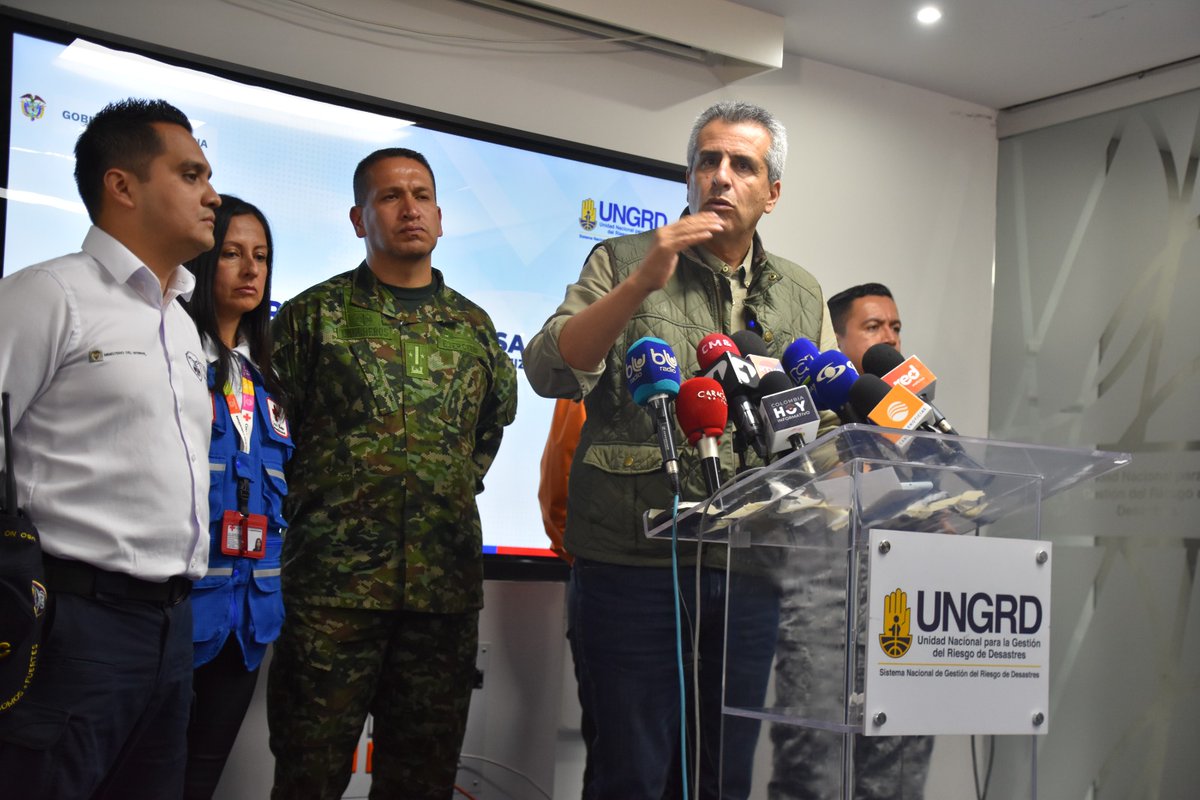 "Les pedimos a las familias que se ubiquen en los albergues. Nosotros vamos a apoyar que se cuiden los terrenos y los animales, pero es primordial la vida. También nos articulamos con el <a href="/ICBFColombia/">Bienestar Familiar | ICBF</a> garantizar el cuidado de los menores de edad", dijo el director (e) <a href="/UNGRD/">UNGRD🇨🇴</a>.